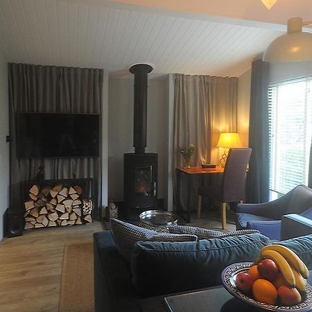 The Cabin Челтнем Екстер'єр фото