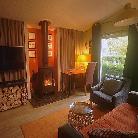 The Cabin Челтнем Екстер'єр фото