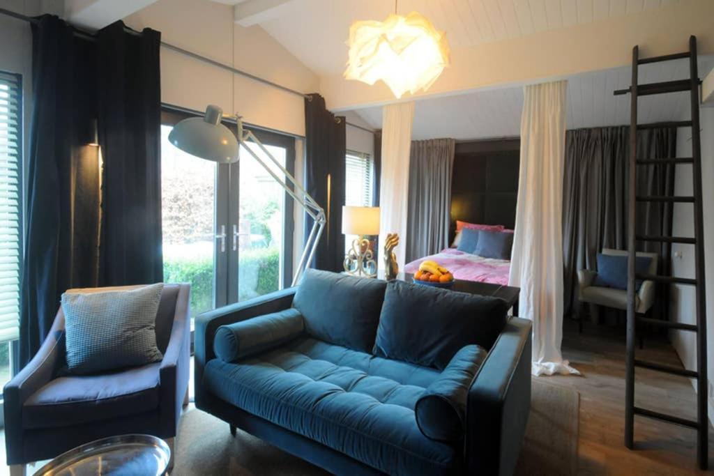 The Cabin Челтнем Екстер'єр фото