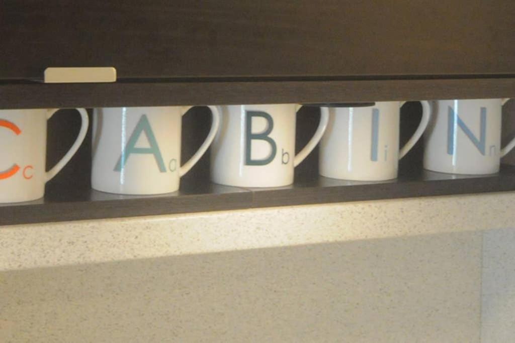 The Cabin Челтнем Екстер'єр фото