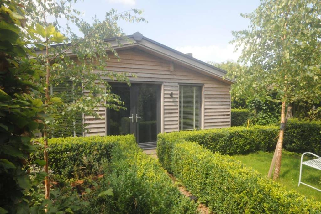 The Cabin Челтнем Екстер'єр фото
