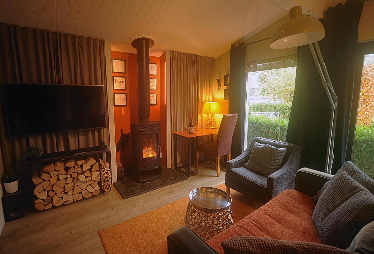 The Cabin Челтнем Екстер'єр фото